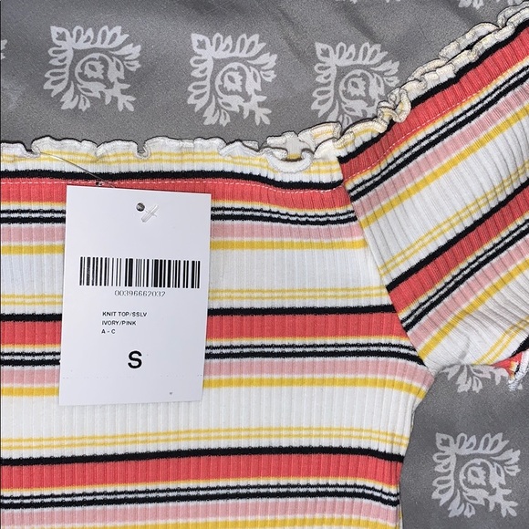 F21 Striped Lettuce Edge Top Pink/ Ivory Small - Picture 3 of 3